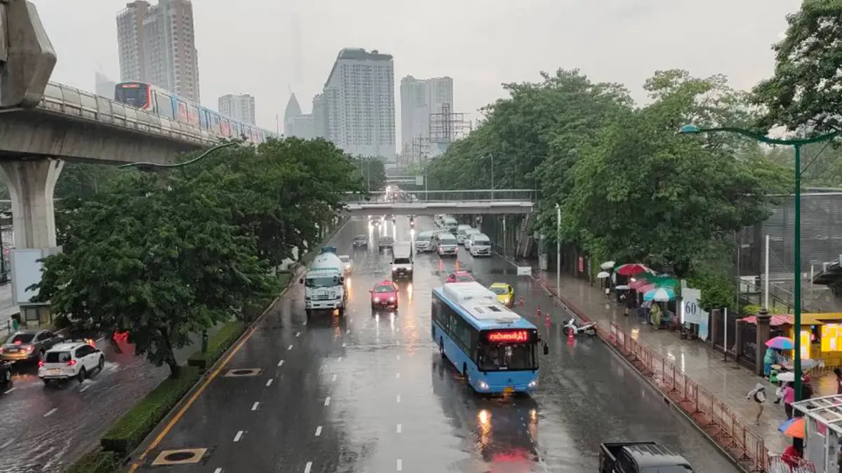 ทั่วทุกภาคยังคงมีฝนตกต่อเนื่องและหนักในบางแห่ง กทม.ร้อยละ 70 ของพื้นที่