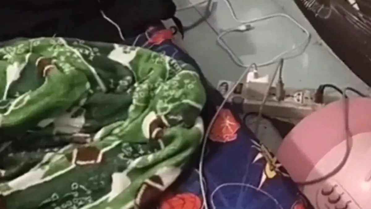 สลด!หนุ่ม กศน.นอนทับสายชาร์จโทรศัพท์ถูกไฟช็อตดับอนาถ