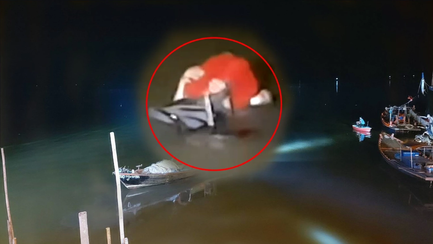 สาวช็อก! ชายใช้มีดจี้คอตัวเอง อ้างแทงสามีแฟนเก่ามา ก่อนโดดน้ำหนี (มีคลิป)