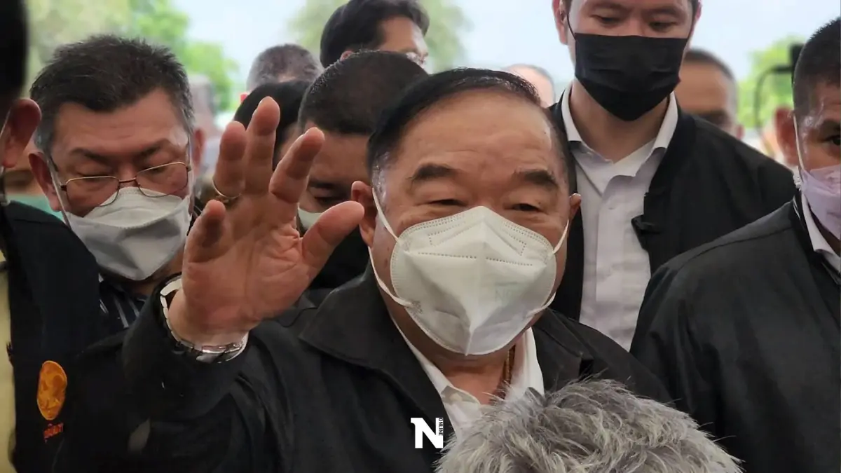 ชาวแปดริ้ว แห่ต้อนรับ "ลุงป้อม" กระโดดหอมแก้ม เชียร์เป็น"นายกฯ"ตัวจริง