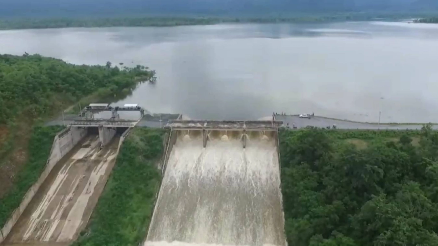 สุโขทัยวิกฤต! น้ำล้นสปิลเวย์ 2 อ่างเก็บน้ำหลัก ข้าวเจ๊งนับพันไร่ (มีคลิป)