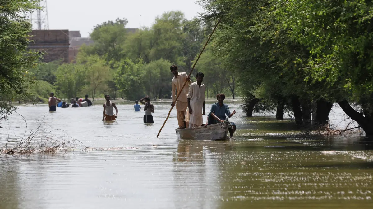 ปากีฯคาดฝนตกเพิ่มอาจทำน้ำท่วมหนักขึ้น-ยอดดับล่าสุดใกล้แตะ 1,400 ราย