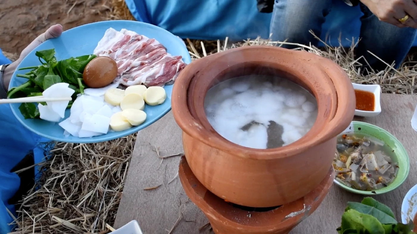 ชาบู 'มะพร้าวน้ำหอม' หม้อดินเตาถ่านเพิ่มรายได้ชาวสวน