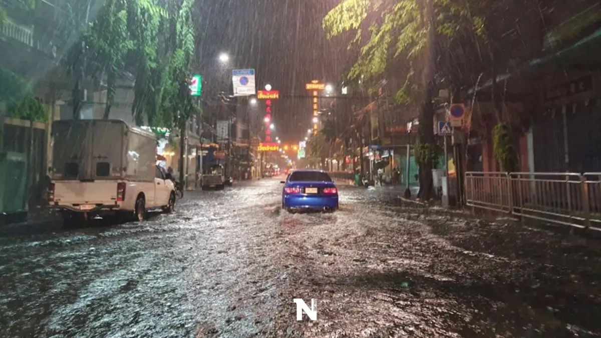คนกรุงเตรียมตัว เย็นนี้ฝนตกทั่วกรุง เผย 12 เขตกทม.โดนเต็มๆ คนกรุงเตรียมตัว เย็นนี้ฝนตกทั่วกรุง เผย 12 เขตกทม.โดนเต็มๆ