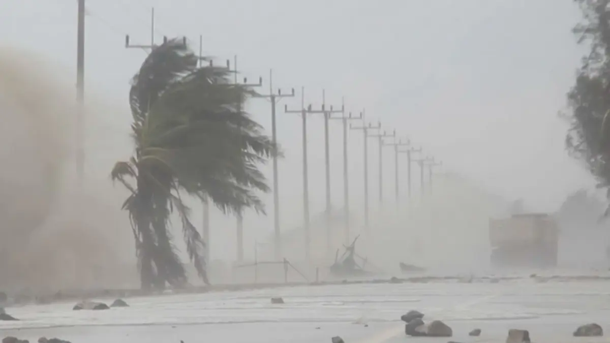 สภาพอากาศวันนี้ ทั่วทุกภาคฝนตกหนักกับมีลมกระโชกแรงบางแห่ง สภาพอากาศวันนี้ ทั่วทุกภาคฝนตกหนักกับมีลมกระโชกแรงบางแห่ง