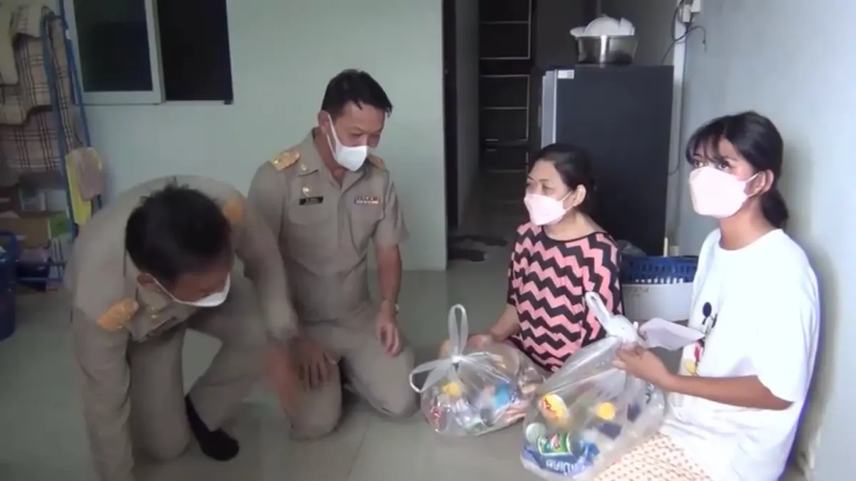 เด็กสาววัย 13 ปี ชีวิตสุดรันทด เลี้ยงแม่ตาบอดไม่มีเงินจ่ายค่าห้องเช่า