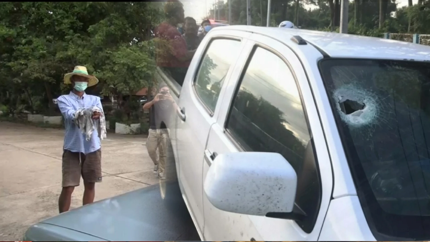 รวบหนุ่มปาหินใส่รถ 3 คัน เหยื่อหูฉีกหวิดขาด อ้างเครียดกระเป๋าตังค์หาย รวบหนุ่มปาหินใส่รถ 3 คัน เหยื่อหูฉีกหวิดขาด อ้างเครียดกระเป๋าตังค์หาย