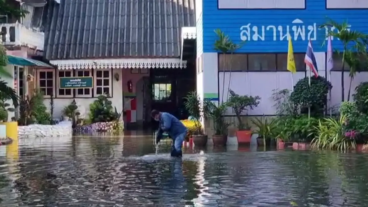 น้ำแห้งไม่ทันตามกำหนด ผู้ว่าฯนนท์ ผอ.รร.สมานฯ ชี้ ยังเปิดเรียนไม่ได้
