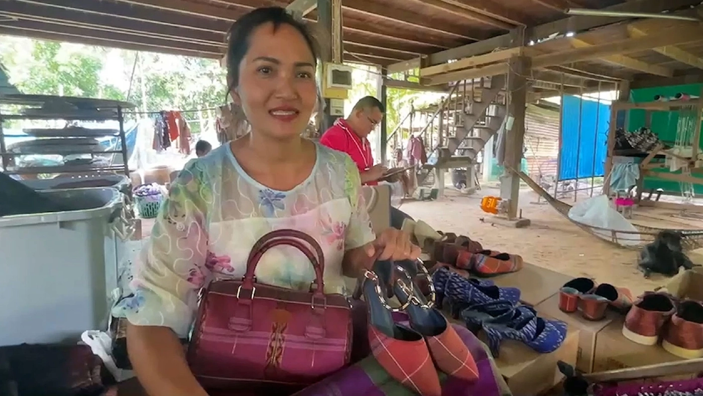 สาวโรงงานกลับบ้านเกิดต่อยอดผ้าไหมไทย สร้างรายได้เลี้ยงครอบครัว