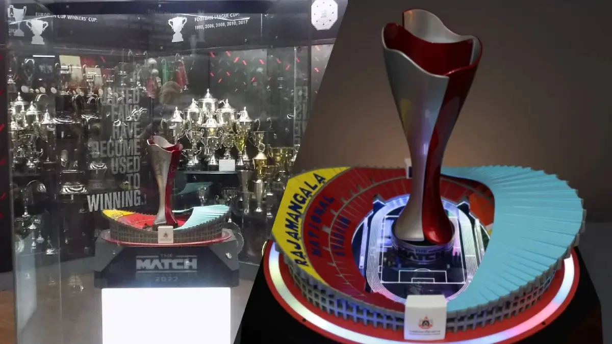 สยบดราม่า ถ้วย “THE MATCH” เดินทางถึงเกาะอังกฤษแล้ว แมนฯ ยูไนเต็ด นำโชว์ในตู้ สยบดราม่า ถ้วย “THE MATCH” เดินทางถึงเกาะอังกฤษแล้ว แมนฯ ยูไนเต็ด นำโชว์ในตู้