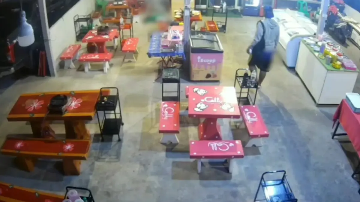 เปิดคลิปนาที ผัวเก่ารัวยิงอดีตเมียอุกอาจกลางร้านหมูกระทะ (มีคลิป) เปิดคลิปนาที ผัวเก่ารัวยิงอดีตเมียอุกอาจกลางร้านหมูกระทะ (มีคลิป)