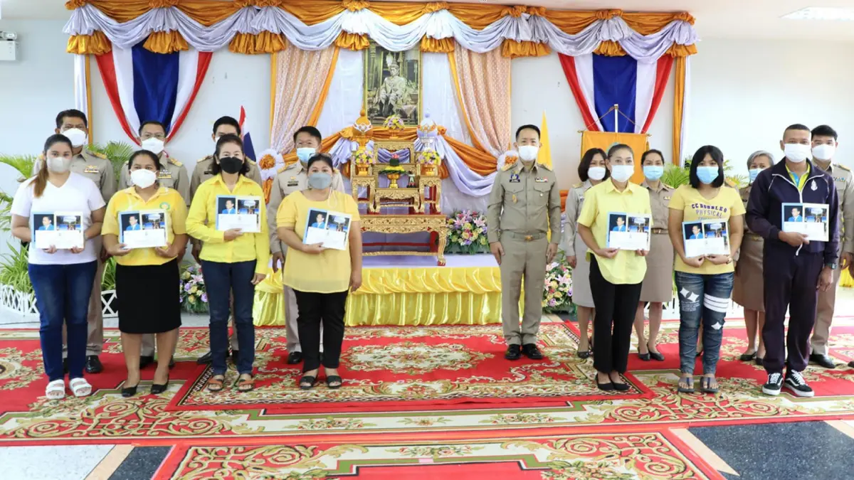 มูลนิธิราชประชาฯ มอบเงินพระราชทานช่วยเหลือครอบครัวเหยื่อเมาท์เท่น บี มูลนิธิราชประชาฯ มอบเงินพระราชทานช่วยเหลือครอบครัวเหยื่อเมาท์เท่น บี
