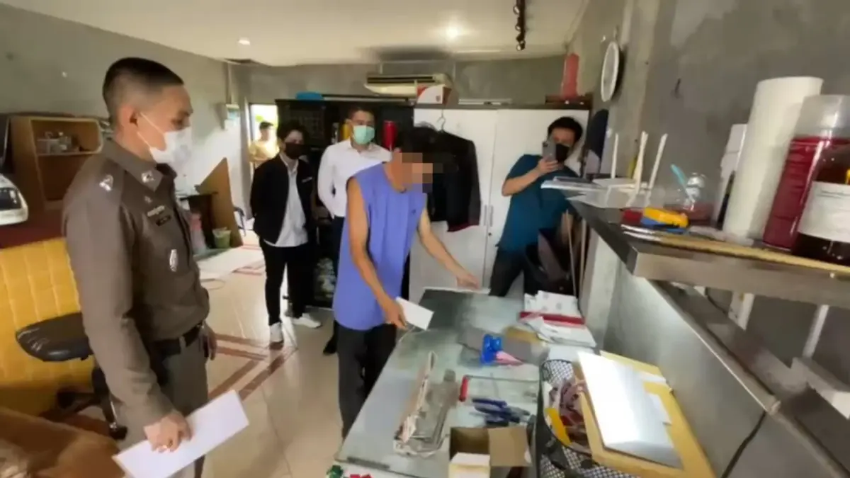 บช.น. บุกทลายแหล่งผลิตป้ายทะเบียนรถปลอมเกรดเอ ราคาแค่ป้ายละพัน (มีคลิป)