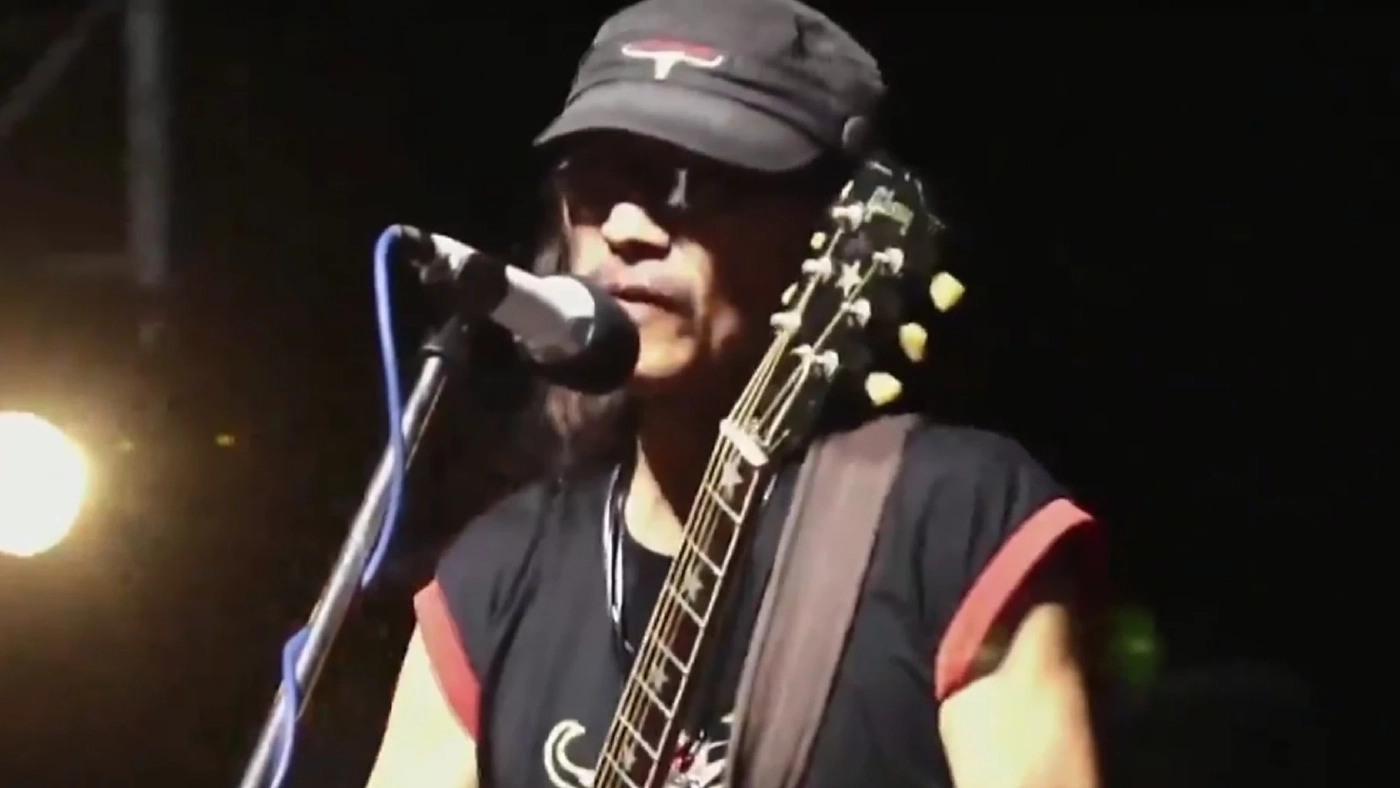 'แอ๊ด คาราบาว' ประกาศสำนึกผิดกลางคอนเสิร์ต กราบขอโทษ ผู้ว่าฯสุพรรณ (มีคลิป)