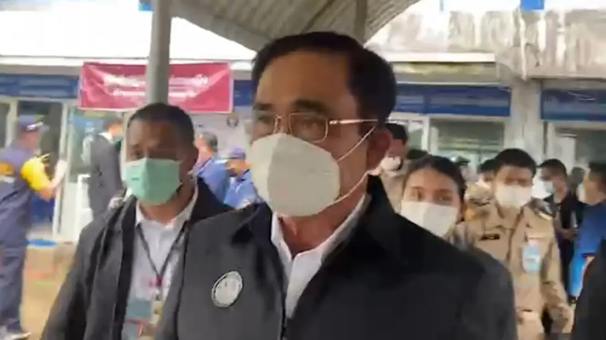"พล.อ.ประยุทธ์" เผย ยังไม่คิดถึงอนาคตทางการเมืองขอช่วยน้ำท่วมก่อน "พล.อ.ประยุทธ์" เผย ยังไม่คิดถึงอนาคตทางการเมืองขอช่วยน้ำท่วมก่อน