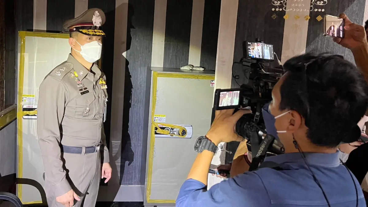 เจาะเซฟเพิ่มอีก 2 เล็งเอาผิดนายทุนจีน เร่งพิสูจน์เจ้าของผับตัวจริง เจาะเซฟเพิ่มอีก 2 เล็งเอาผิดนายทุนจีน เร่งพิสูจน์เจ้าของผับตัวจริง