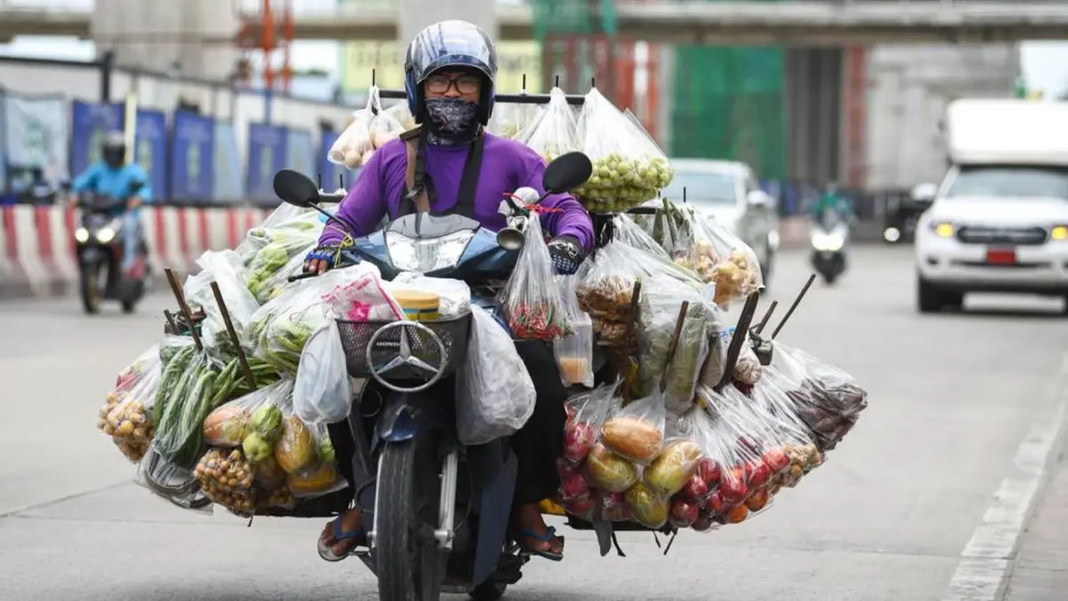 รถพุ่มพวงโอด ‘รายได้’ วูบเหลือวันละพัน