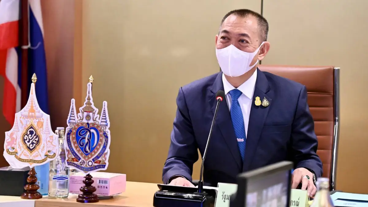 รมว.เฉลิมชัย ชื่นชมลูกน้องทุกหน่วย ร่วมเยียวยา ปลอบขวัญเกษตรกร