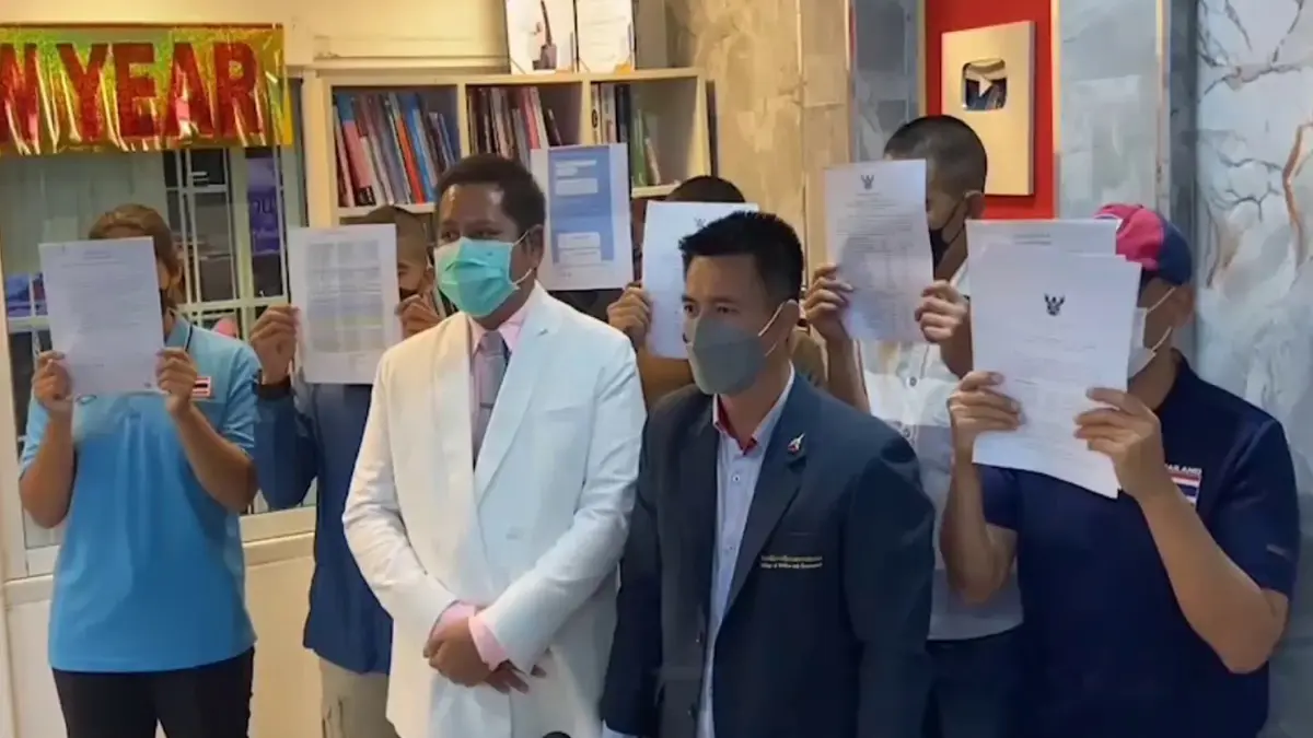 นศ.ร้อง "ทนายรณณรงค์" ถูกเจ้าหน้าที่ ม.ดังโกงค่าเทอมรวมกว่า 3 ล้าน นศ.ร้อง "ทนายรณณรงค์" ถูกเจ้าหน้าที่ ม.ดังโกงค่าเทอมรวมกว่า 3 ล้าน