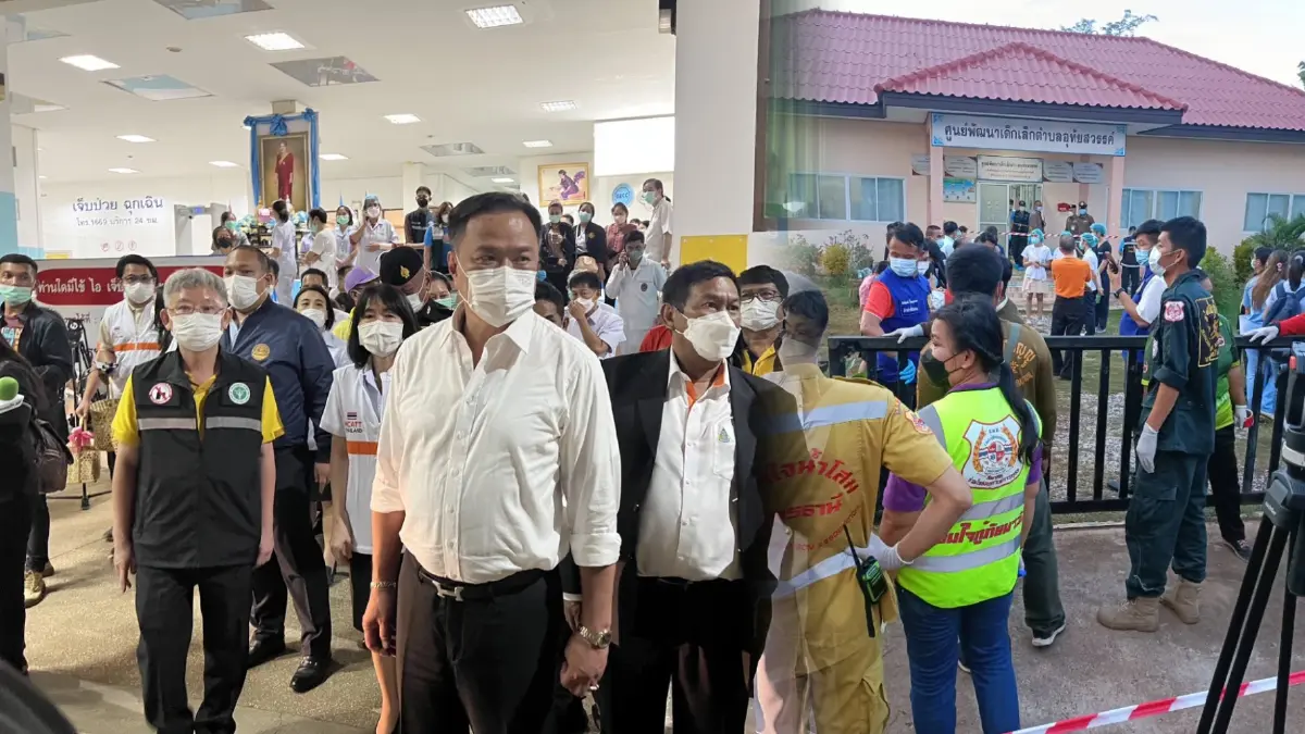 "อนุทิน" รุดให้กำลังญาติผู้บาดเจ็บและเสียชีวิต เหตุกราดยิงหนองบัวลำภู