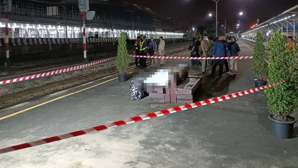สลด “ชายวัย 61” ถูกไม้หน้าสามตีดับกลางสถานีรถไฟบางซื่อ คนร้ายหนีลอยนวล สลด “ชายวัย 61” ถูกไม้หน้าสามตีดับกลางสถานีรถไฟบางซื่อ คนร้ายหนีลอยนวล
