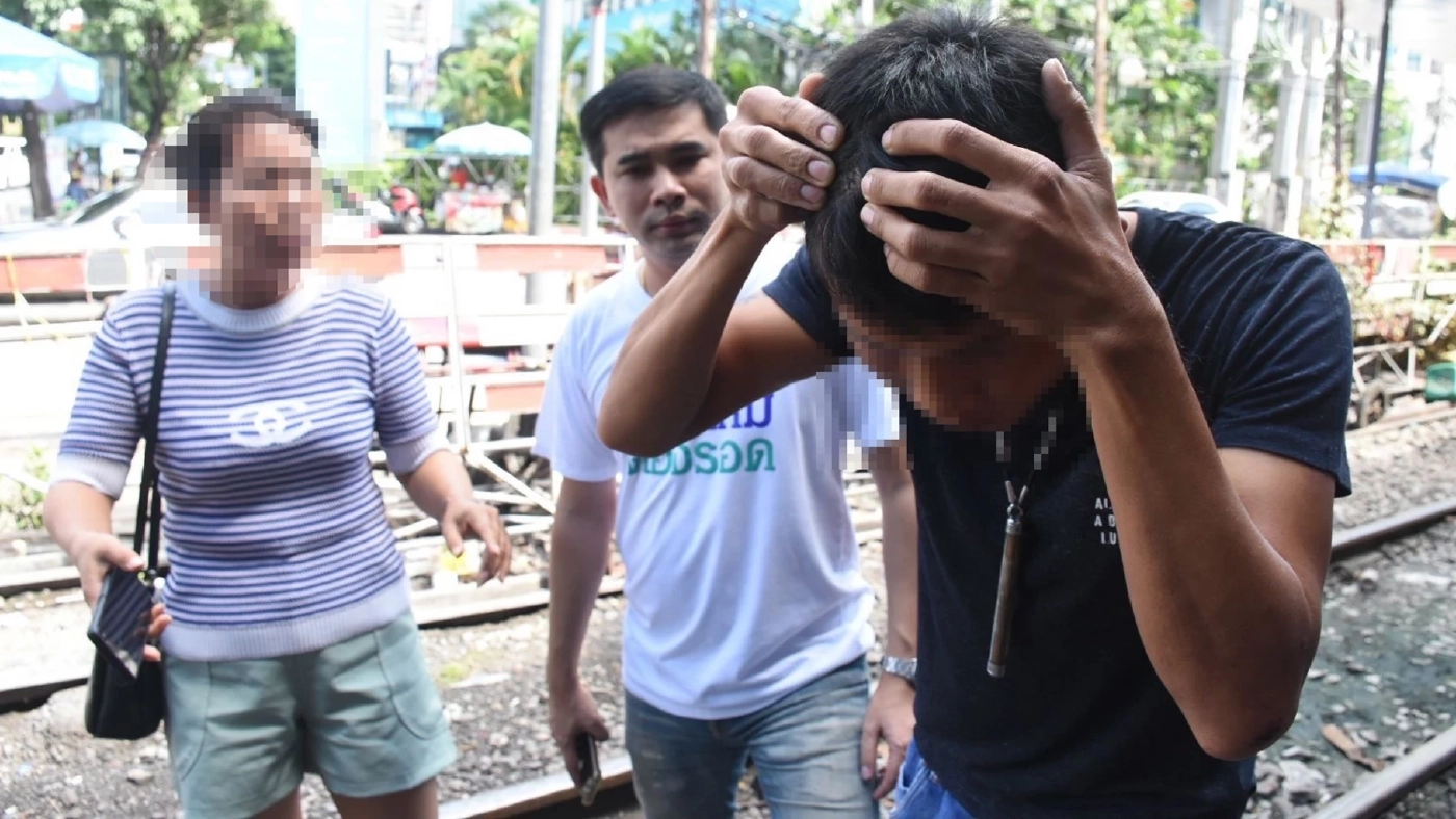 เพจสายไหมฯ จี้ตร.เร่งจับ 4 ชายฉกรรจ์ชักปืนขู่พ่อค้าหมูปิ้ง