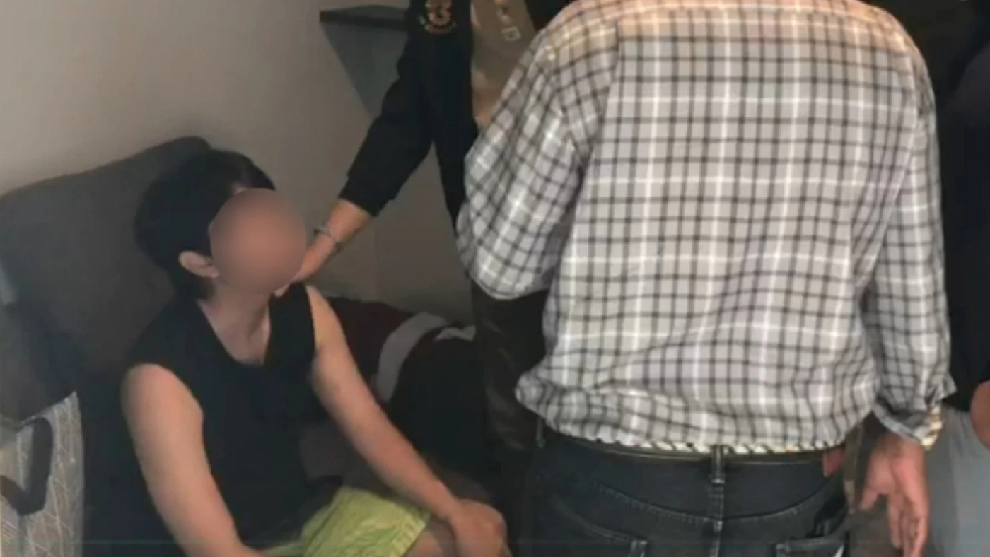 เปิดคลิปนาทีรวบมือหั่นศพ "บิ๊กโจ๊ก" นำแถลง ระบุ คดีไม่ซับซ้อน จึงปิดคดีเร็ว เปิดคลิปนาทีรวบมือหั่นศพ "บิ๊กโจ๊ก" นำแถลง ระบุ คดีไม่ซับซ้อน จึงปิดคดีเร็ว