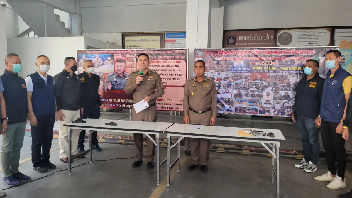 ตำรวจปากน้ำ โชว์ผลงาน ล้างบางยาเสพติด รวบนักพี้ - พ่อค้ายา 285 ราย