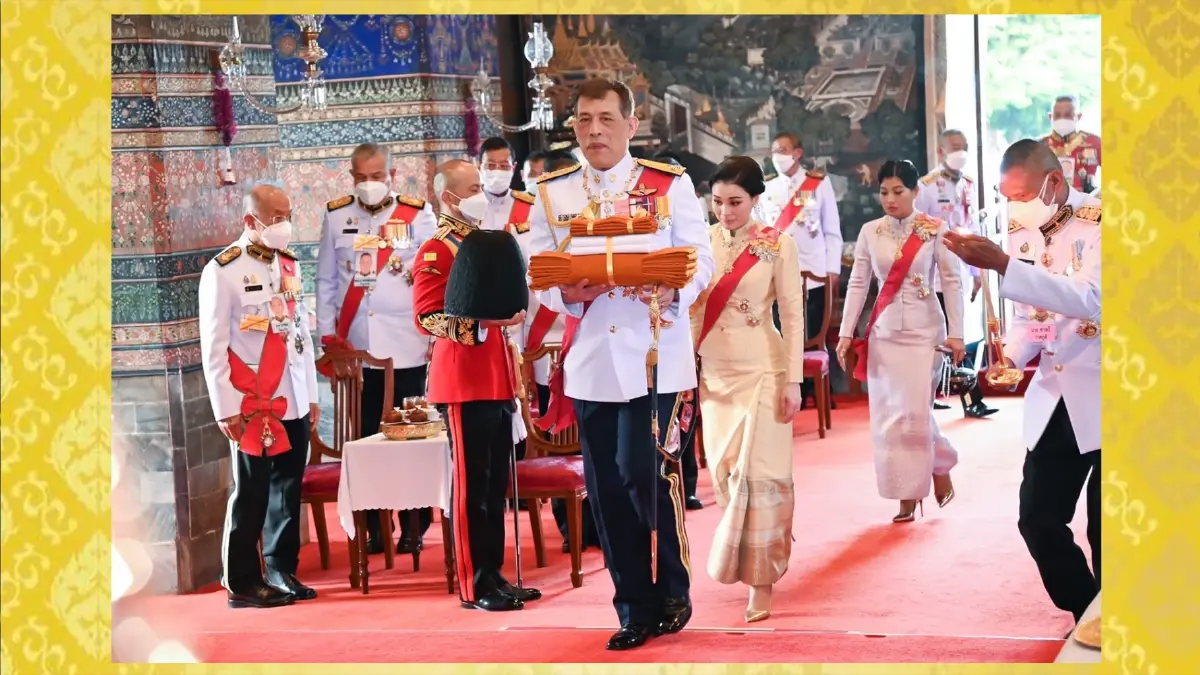 ในหลวง พระราชินี เสด็จฯ ถวายผ้าพระกฐิน วัดบวรนิเวศวิหาร และวัดมกุฏกษัตริยารามราชวรวิหาร