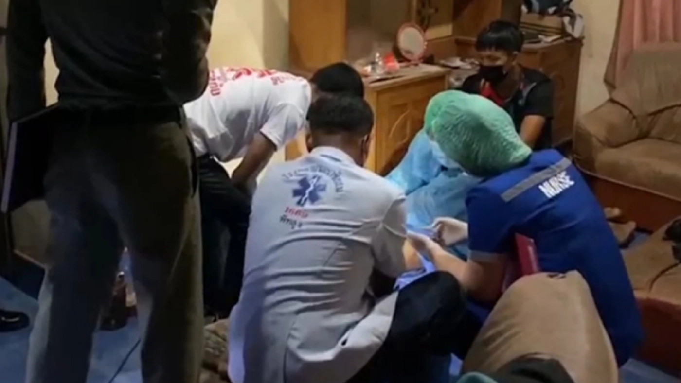 พ่อเฒ่าวัย 70 สุดทนลูกชายคลั่งยาทำร้ายแม่ คว้าไม้หน้าสามกระหน่ำตี-ยิงดับ