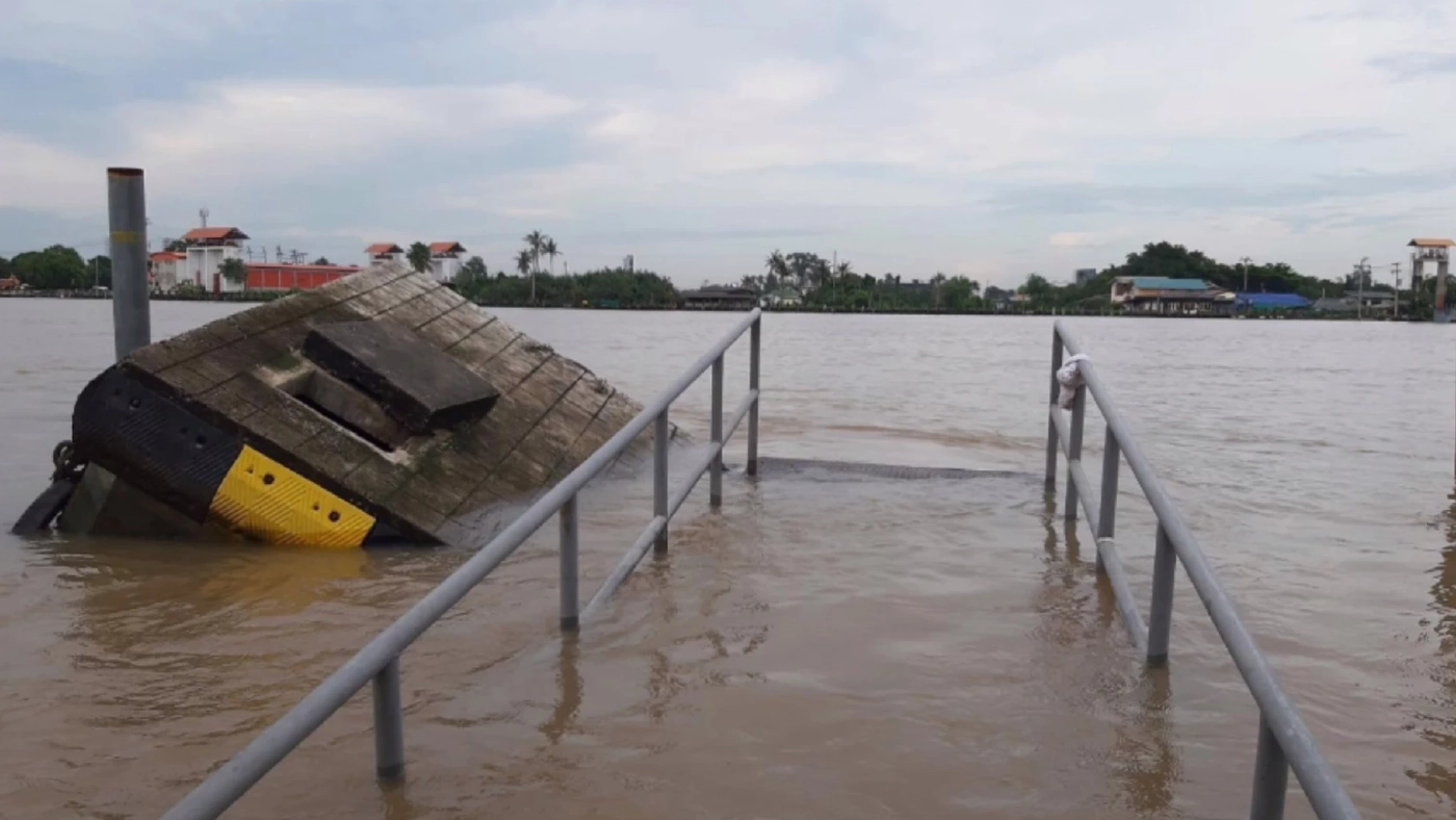 ชาวเกาะเกร็ด โวย “โป๊ะเรือ” จมแม่น้ำเจ้าพระยา แถมไร้หน่วยงานเหลียวแล
