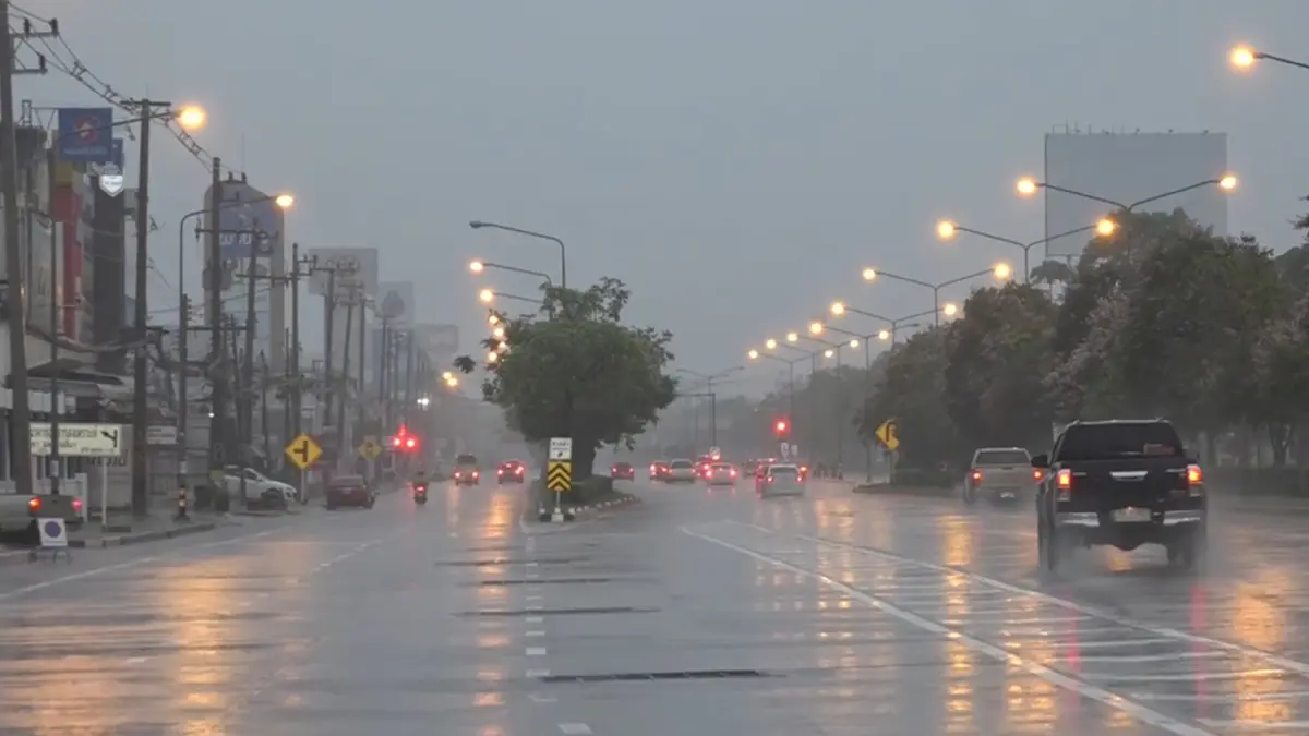 ทั่วทุกภาคยังคงมีฝนตกหนักต่อเนื่อง ระวัง น้ำท่วมฉับพลันและน้ำป่าไหลหลาก ทั่วทุกภาคยังคงมีฝนตกหนักต่อเนื่อง ระวัง น้ำท่วมฉับพลันและน้ำป่าไหลหลาก