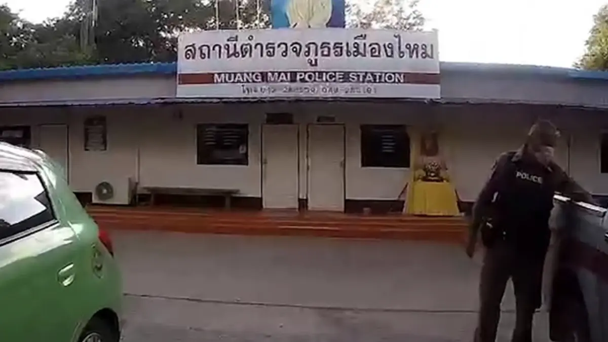 สนั่นขอนแก่น "ตำรวจฆ่าตำรวจ" คลิปเดือดผู้ใต้บังคับบัญชาปะทะผกก. (มีคลิป) สนั่นขอนแก่น "ตำรวจฆ่าตำรวจ" คลิปเดือดผู้ใต้บังคับบัญชาปะทะผกก. (มีคลิป)