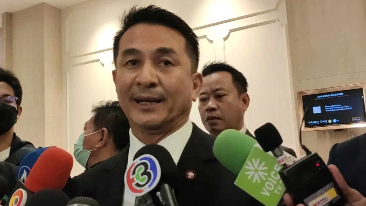 ฝ่ายค้านเตรียมยื่นญัตติด่วนทันทีที่เปิดสภา ปิดช่อง "บิ๊กตู่" ชิงยุบสภา