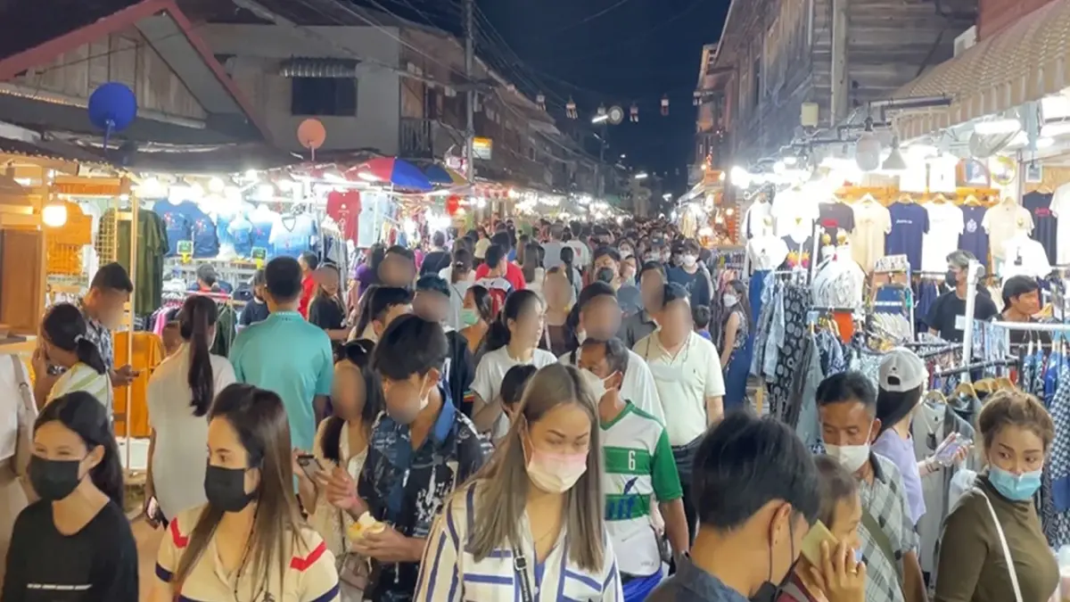 เชียงคานแทบแตก นักท่องเที่ยวล้นรับลมหนาว แม่ค้าถนนคนเดินปลื้มเงินสะพัด เชียงคานแทบแตก นักท่องเที่ยวล้นรับลมหนาว แม่ค้าถนนคนเดินปลื้มเงินสะพัด