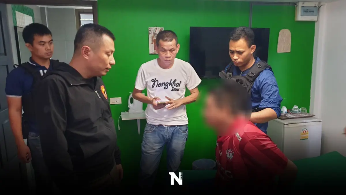 จับแล้ว! ดาบตำรวจ สภ.ปากเกร็ด ขโมยปืนหลวง 95 กระบอก จนมุมที่หนองคาย