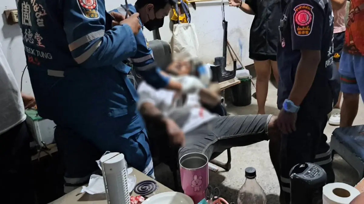 ชาวบ้านวอนตามล่า”เก่งมีดคู่”เมายาคลั่งคว้ามีดฟันเพื่อนบ้านสาหัส ชาวบ้านวอนตามล่า”เก่งมีดคู่”เมายาคลั่งคว้ามีดฟันเพื่อนบ้านสาหัส