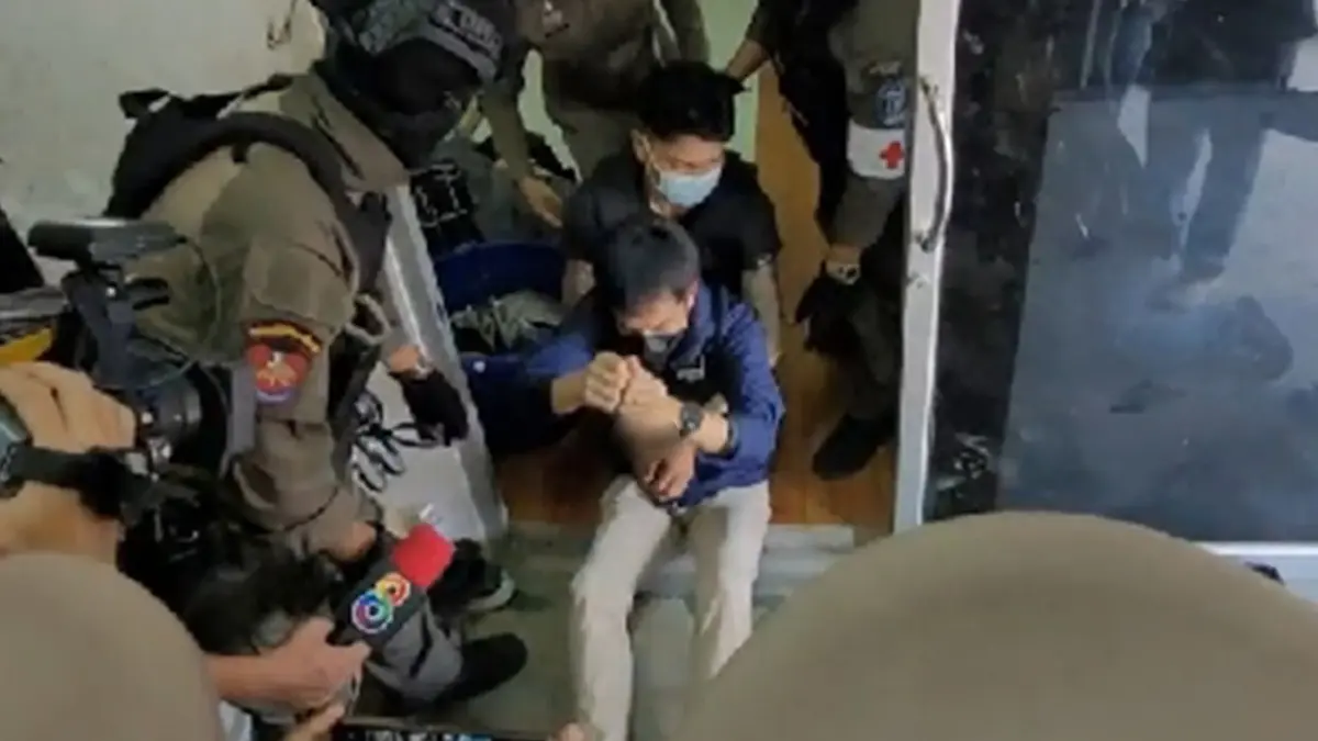 ตร.หิ้ว ไอ้นิว มือฆ่าหนุ่มรับเหมา ทิ้งศพ ย่านบางแก้ว ทำแผนประกอบคำรับสารภาพ ตร.หิ้ว ไอ้นิว มือฆ่าหนุ่มรับเหมา ทิ้งศพ ย่านบางแก้ว ทำแผนประกอบคำรับสารภาพ