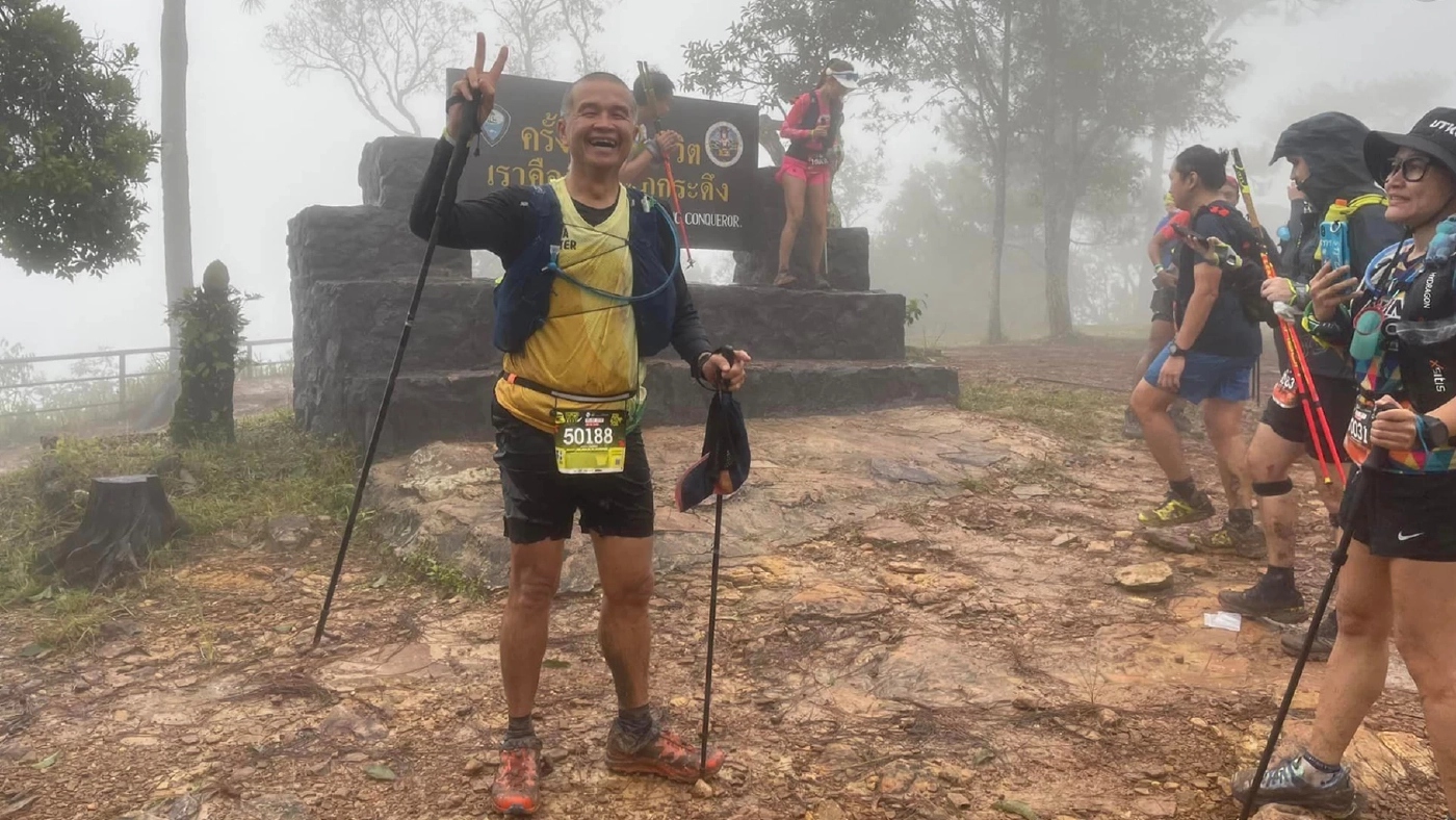 ระทึกกลางดึก นักวิ่ง 30 ชีวิตติดน้ำป่าทะลักบนยอด "ภูกระดึง" (ชมคลิป)