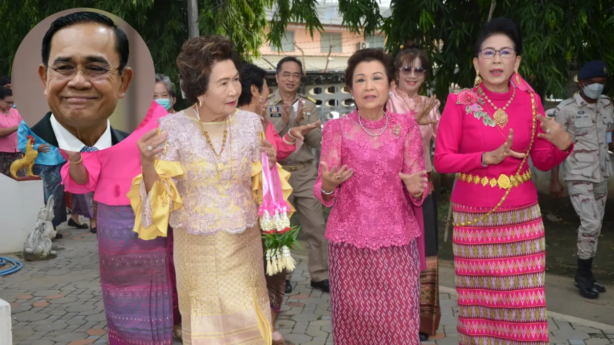 เเม่ชัยวุฒิ นำทีมรำเเก้บนศาลหลักเมืองสิงห์บุรี หลัง บิ๊กตู่ รอด 8 ปี (มีคลิป) เเม่ชัยวุฒิ นำทีมรำเเก้บนศาลหลักเมืองสิงห์บุรี หลัง บิ๊กตู่ รอด 8 ปี (มีคลิป)
