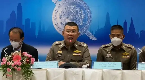 คลิปต่างชาติเล่น“โรลเลอร์เบลด” บนถนนสุขุมวิท ได้รับรางวัล “อาสาตาจราจร”