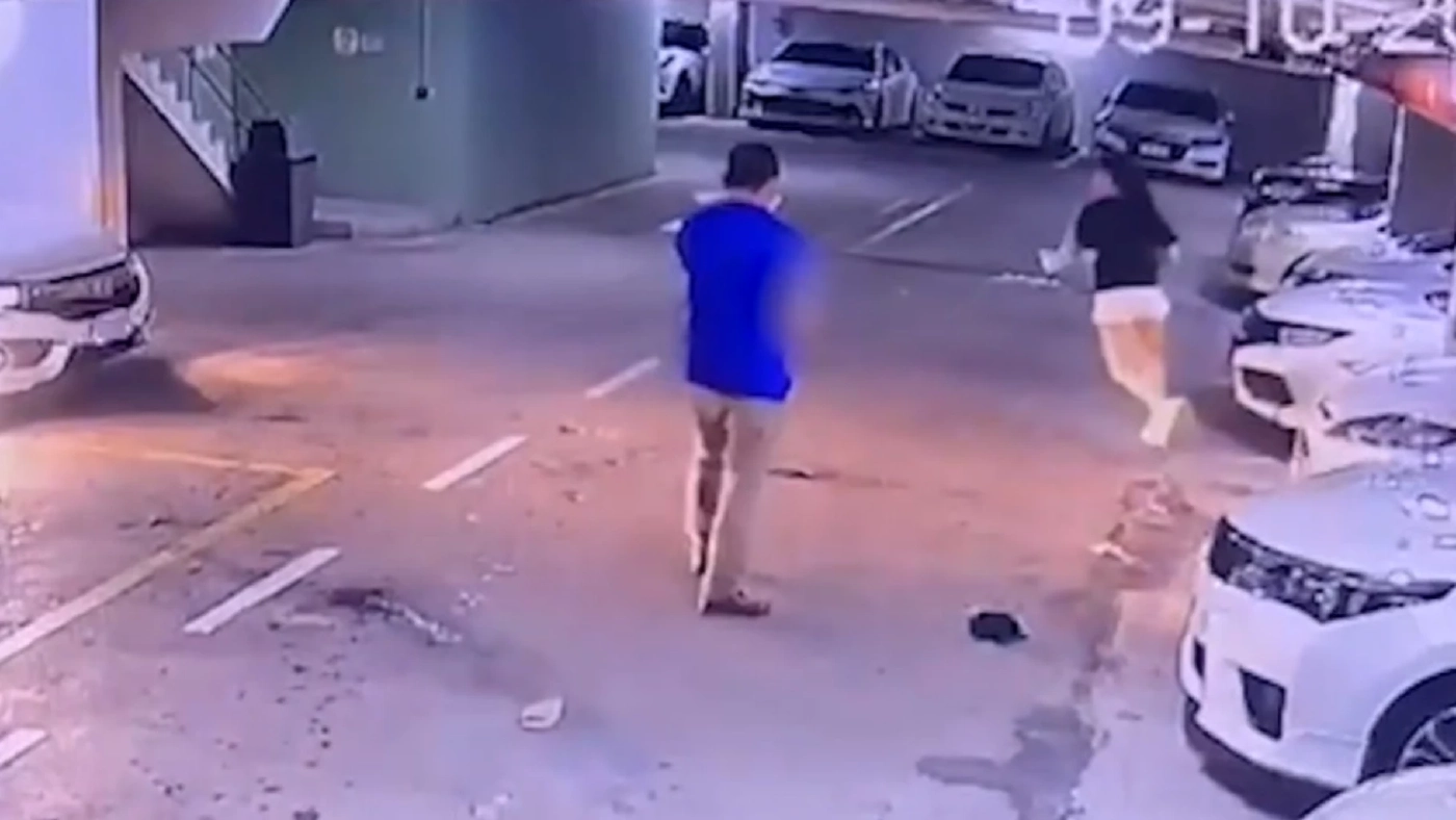 สุดโหด หนุ่มใหญ่วัย 60 ยิงแฟนดับคาคอนโด ประวัติโชกโชน มี 7 คดีติดตัว (มีคลิป) สุดโหด หนุ่มใหญ่วัย 60 ยิงแฟนดับคาคอนโด ประวัติโชกโชน มี 7 คดีติดตัว (มีคลิป)