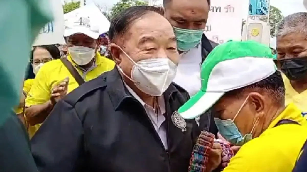 ชาวชัยนาทแห่ต้อนรับ “บิ๊กป้อม” ลงตรวจพื้นที่น้ำท่วม สั่งเร่งแก้ไข-เยียวยา