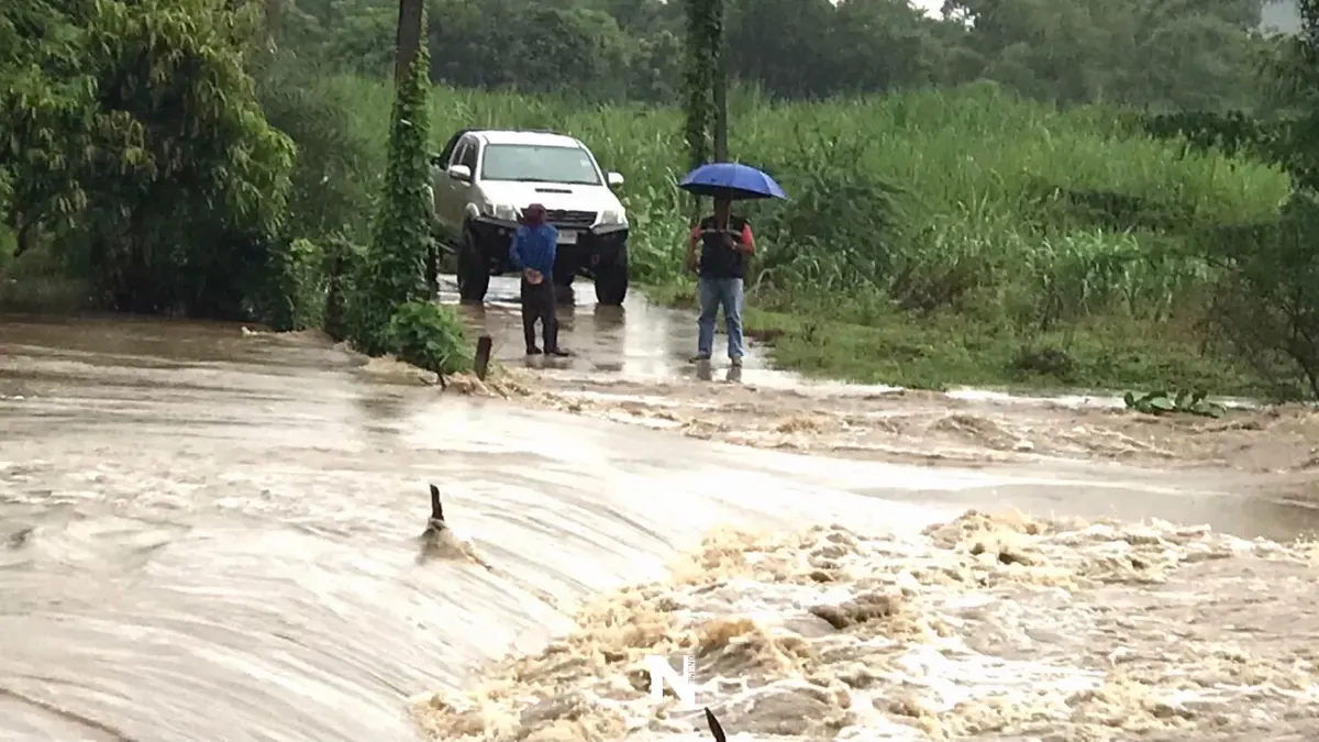 ด่วน! ฝนถล่ม น้ำป่าทะลักท่วมหมู่บ้าน ต.ศรีมงคล อ.ไทรโยค (คลิป) ด่วน! ฝนถล่ม น้ำป่าทะลักท่วมหมู่บ้าน ต.ศรีมงคล อ.ไทรโยค (คลิป)