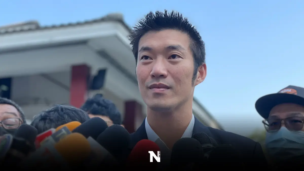 “ธนาธร” บุก กสทช. ย้ำไม่เห็นด้วยควบรวม "ทรู-ดีแทค"