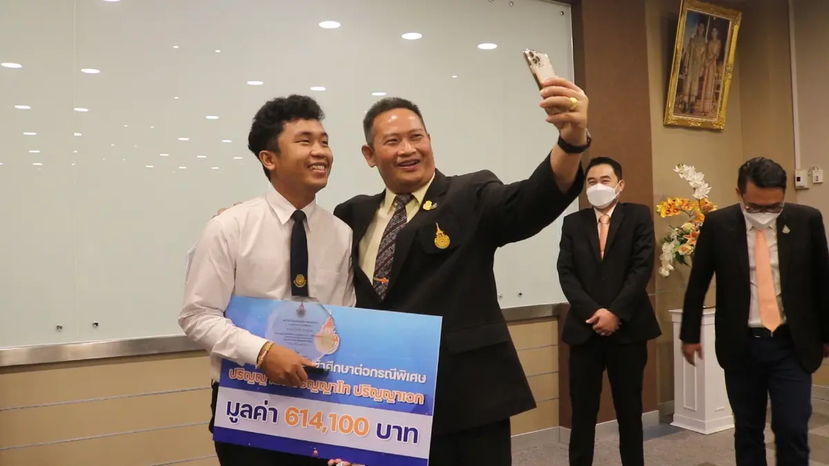 น้องบาสฮีโร่เมืองอุดรได้ทุนเรียนต่อที่ มทร.อีสาน คณะที่ชอบและใกล้บ้าน น้องบาสฮีโร่เมืองอุดรได้ทุนเรียนต่อที่ มทร.อีสาน คณะที่ชอบและใกล้บ้าน