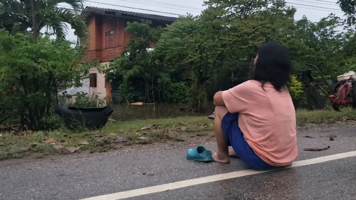 น้ำล้นอ่างแม่ตืมสมทบน้ำป่า ท่วมฉับพลันชาวบ้านไม่ทันตั้งตัวเสียหายยับ น้ำล้นอ่างแม่ตืมสมทบน้ำป่า ท่วมฉับพลันชาวบ้านไม่ทันตั้งตัวเสียหายยับ
