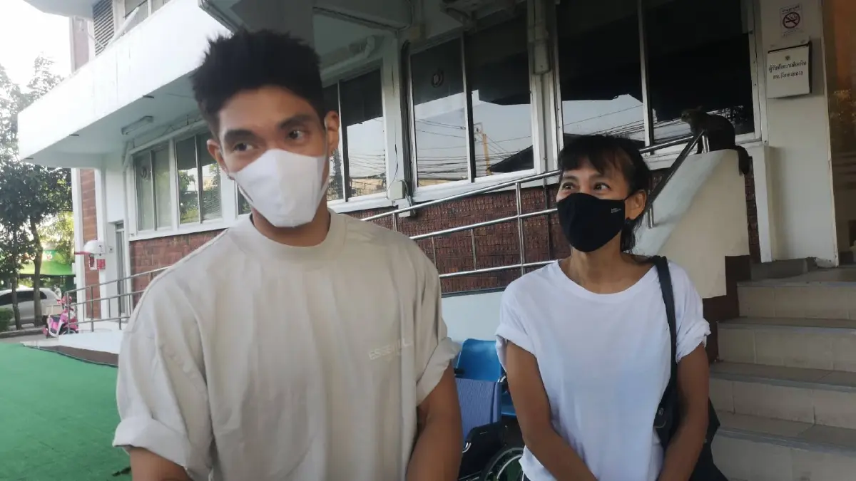 “มิกกี้ควงแม่ รุดดูตัวมือโพสต์บูลลี่ "เมินสเต็บขอโทษ ตอนทำไม่คิด"
