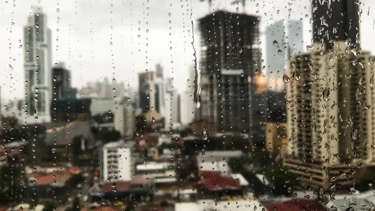 อุตุฯเตือน 43 จังหวัดฝนตกหนัก "คืนนี้-พรุ่งนี้" กทม.มีฝนร้อยละ 80 ของพื้นที่