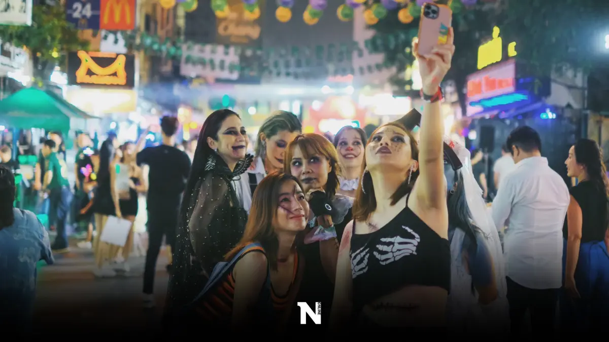 ถนนข้าวสารคึกคัก! นทท.แห่ร่วมงานวัน "ฮาโลวีน"